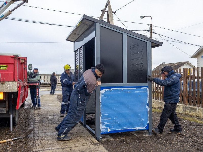 EL MUNICIPIO CONTINÚA INSTALANDO NUEVAS GARITAS DE COLECTIVO EN LA ZONA SUR