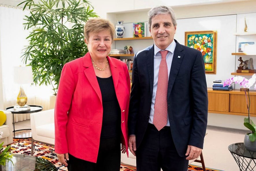 El FMI habilita un giro de 1.000 millones de dólares para la Argentina, pero impone condiciones firmes sobre reservas y subsidios
