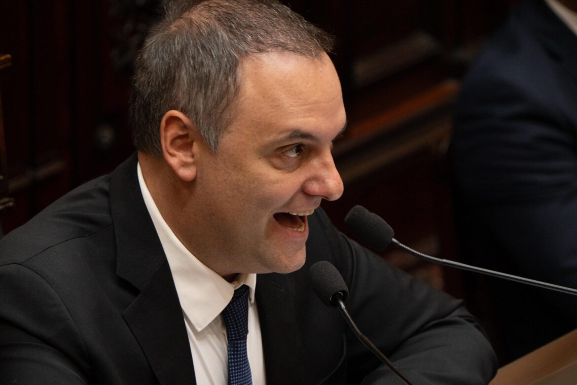 Milei consolida su estrategia de ajuste periférico mientras los mandatarios provinciales asumen obras paralizadas y crece el malestar en las regiones