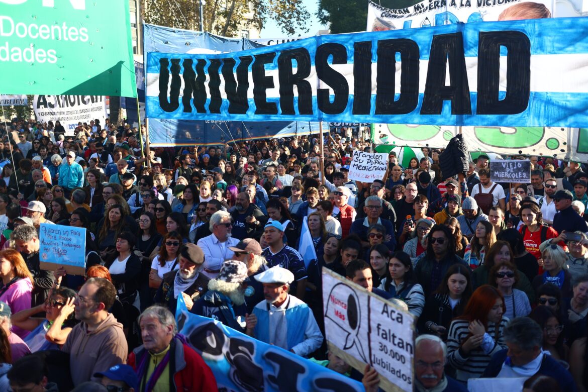 La comunidad educativa advierte sobre “la fractura del pacto democrático” frente al silencio oficial