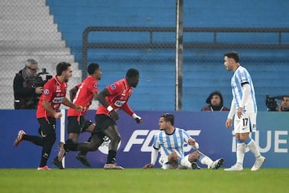 La Academia escribe un nuevo y doloroso capítulo de autosabotaje: igualdad insuficiente ante el débil Caracas y adiós prematuro a la Sudamericana