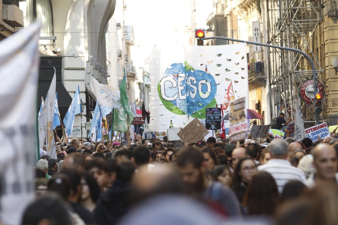 Multitudinaria movilización universitaria: “Hay que inundar plazas y arterias para que la norma prevalezca sobre un antojo”