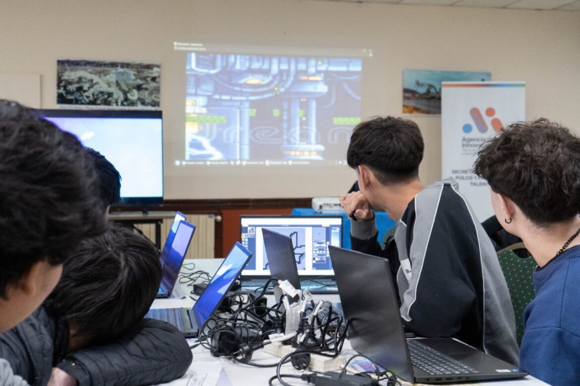 MÁS DE 300 ESTUDIANTES PARTICIPARON DEL ENCUENTRO TECNOLÓGICO “JAM RUTA GAMER”