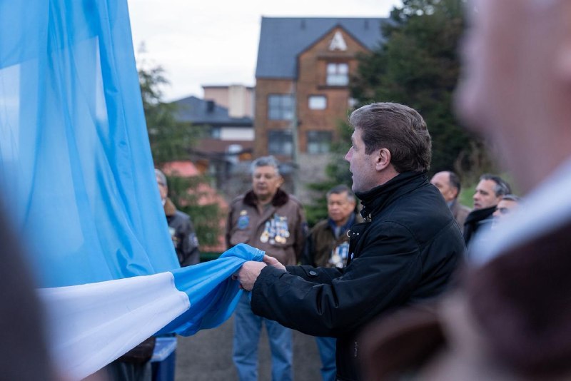TIERRA DEL FUEGO CONMEMORÓ EL DÍA DE LA BANDERA CON IZAMIENTOS SIMULTÁNEOS EN LAS TRES CIUDADES Y EN LAS BASES ANTÁRTICAS