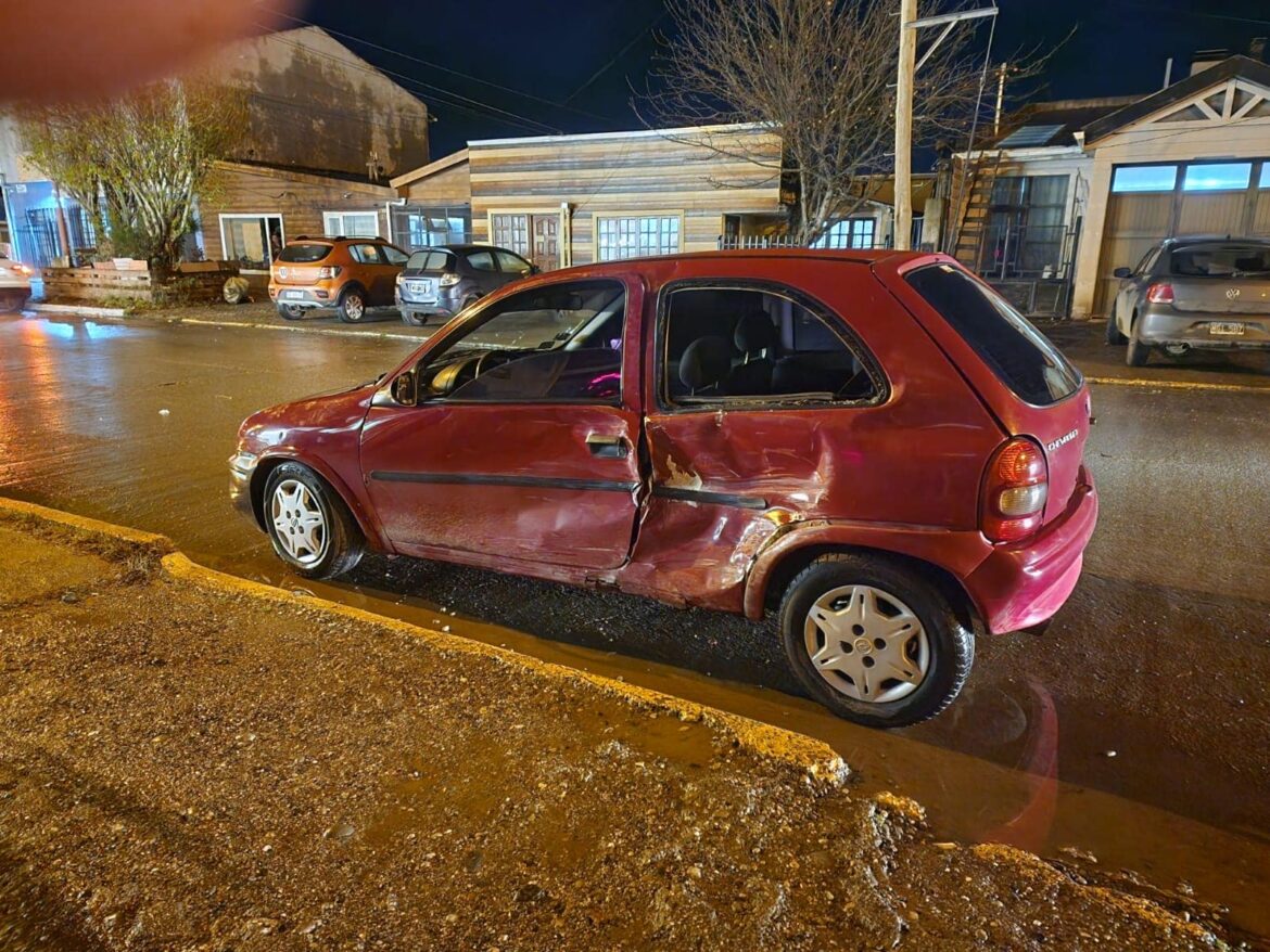 Violento choque en el casco histórico de Río Grande dejó a un conductor hospitalizado
