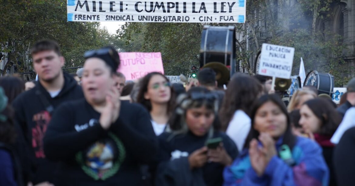 La comunidad universitaria se fractura ante el acuerdo salarial: alivio inmediato versus riesgo judicial