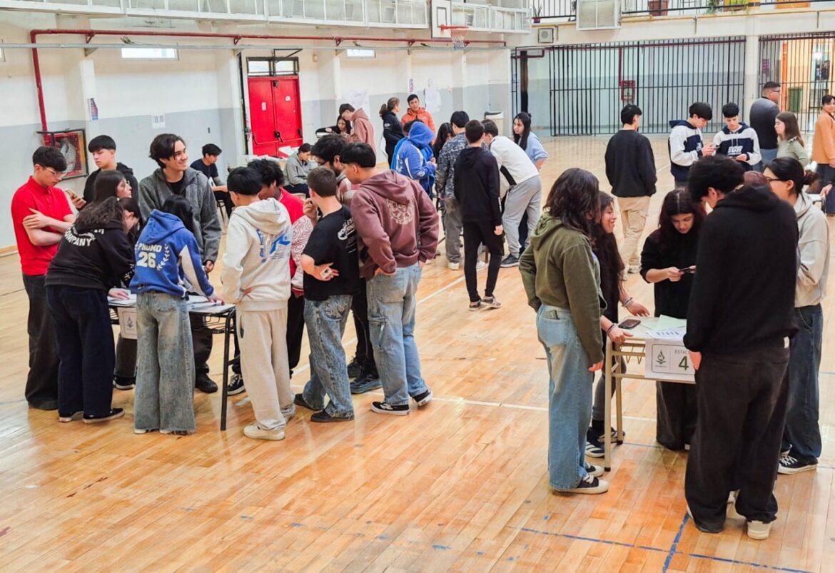 EN EL MARCO DE LA SEMANA DE LA CREATIVIDAD Y LA INNOVACIÓN SE REALIZARON TALLERES TECNOLÓGICOS EN COLEGIOS SECUNDARIOS