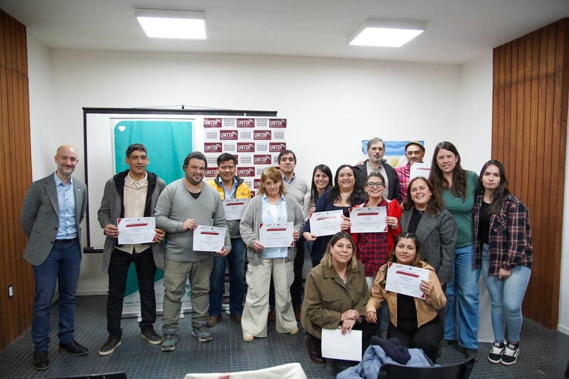 Economía social, comunidad y gestión: finalizó una propuesta universitaria en Tolhuin