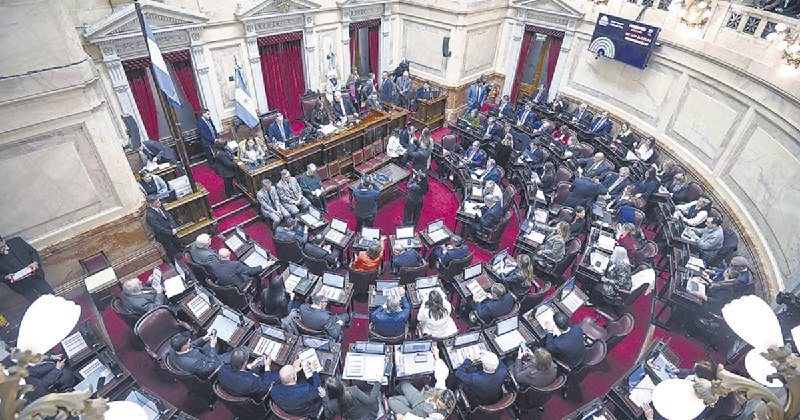 Adorni, en el centro de la tormenta: crece la presión política mientras el Congreso evalúa avanzar con una censura inédita