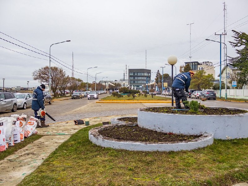 CONTINÚA EL PLAN DE REACONDICIONAMIENTO DE DISTINTOS SECTORES DE LA CIUDAD