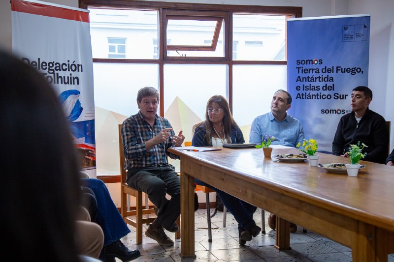 EL GOBERNADOR MELELLA ENCABEZÓ EN TOLHUIN UNA MESA DE TRABAJO CON VECINOS POR EL SUBSIDIO AL GLP