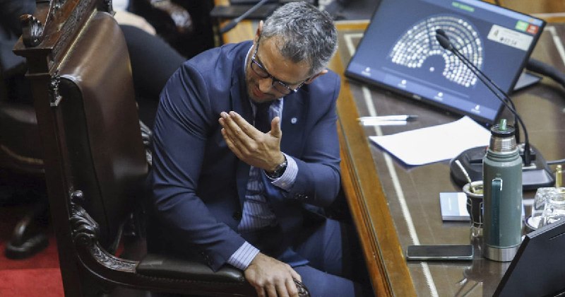 Blindaje Parlamentario y Tensión Política en Torno a la Figura de Adorni