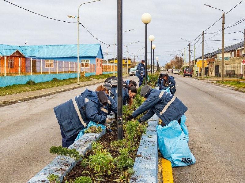 EL MUNICIPIO AVANZA CON TAREAS DE MEJORA URBANA EN DISTINTOS PUNTOS DE RÍO GRANDE