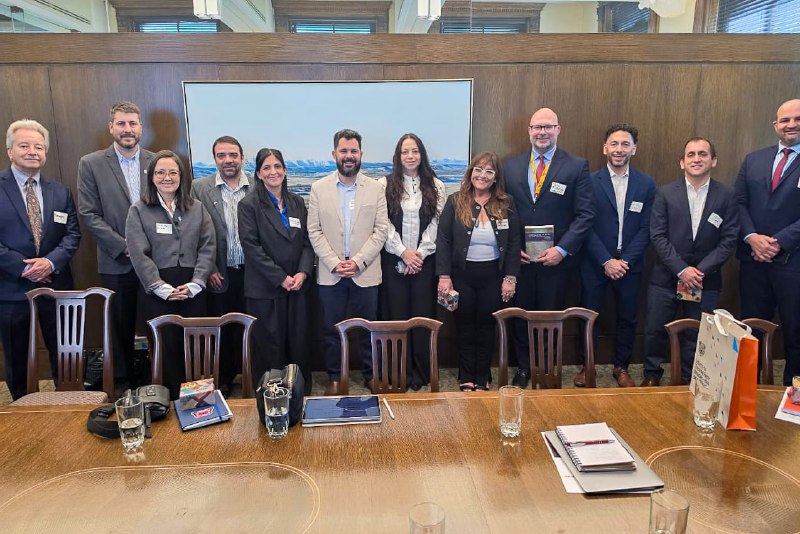 TIERRA DEL FUEGO PARTICIPÓ DE UNA REUNIÓN ESTRATÉGICA CON AUTORIDADES DE ALBERTA EN CANADÁ