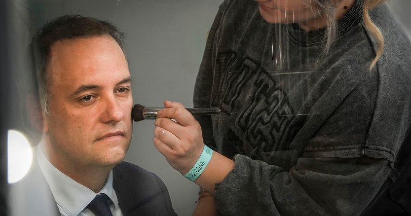 El embrujo del balón opaca el descalabro oficial: entre el perdón a Florencia Peña, la debacle de Adorni y la fragilidad de un gobierno en caída