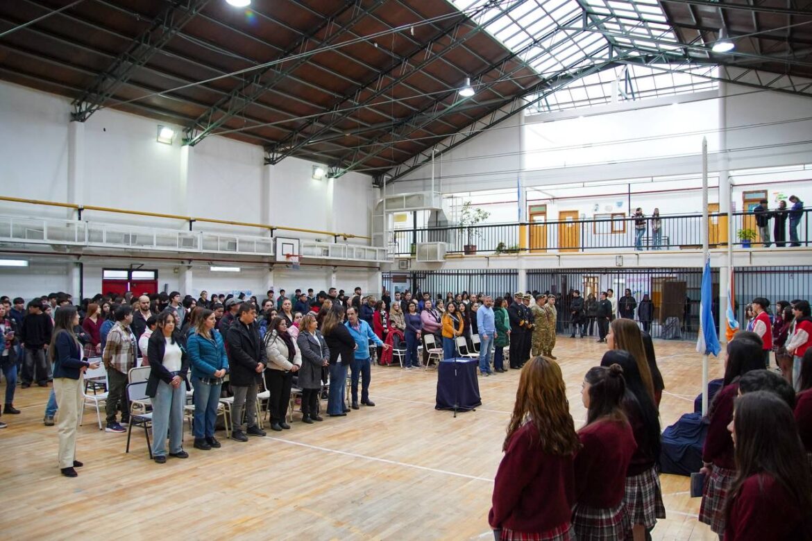 El Municipio acompañó a estudiantes del Colegio Trejo Noel en su Promesa de Lealtad a la Constitución Provincial