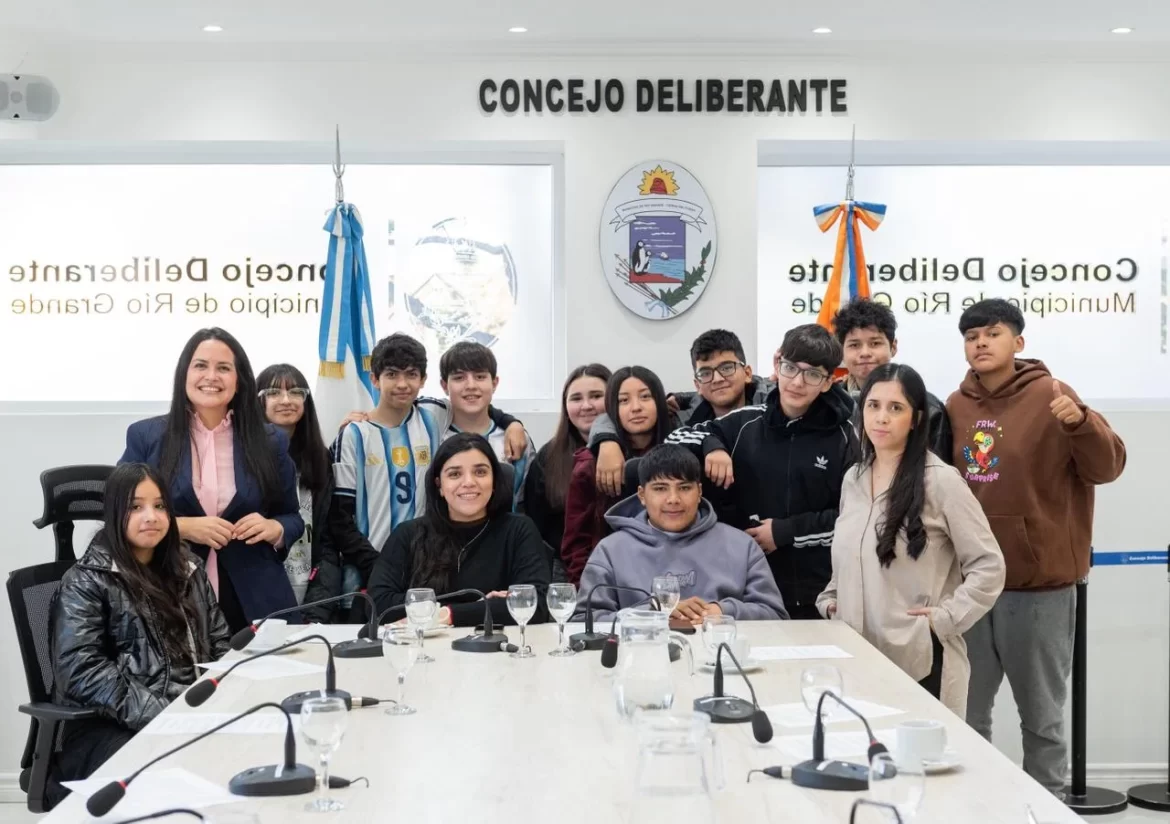La concejal Arce recibió a estudiantes del Colegio Alicia Moreau de Justo