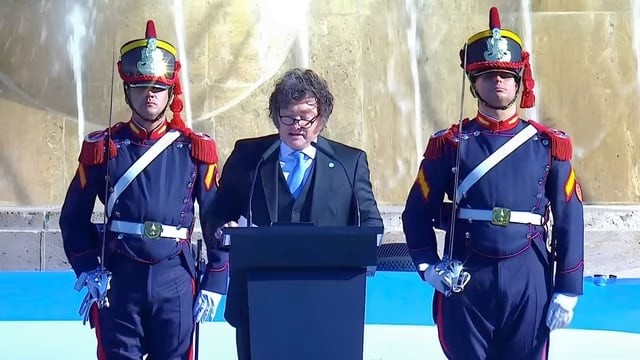 Tensión y abrazos en el Monumento a la Bandera: el Presidente evitó saludar a Villarruel en el acto por el Día de la Bandera