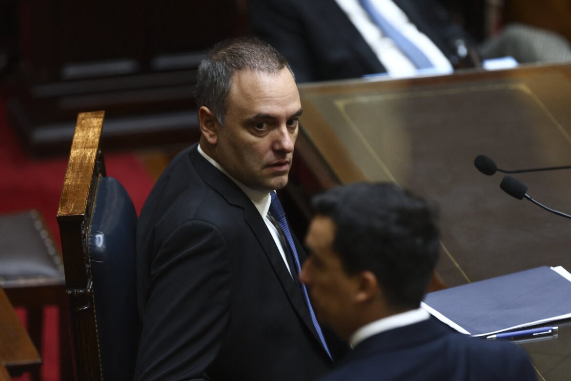Crisis en el oficialismo: Adorni convoca de urgencia a los senadores libertarios en la Rosada mientras el Gobierno minimiza una eventual interpelación