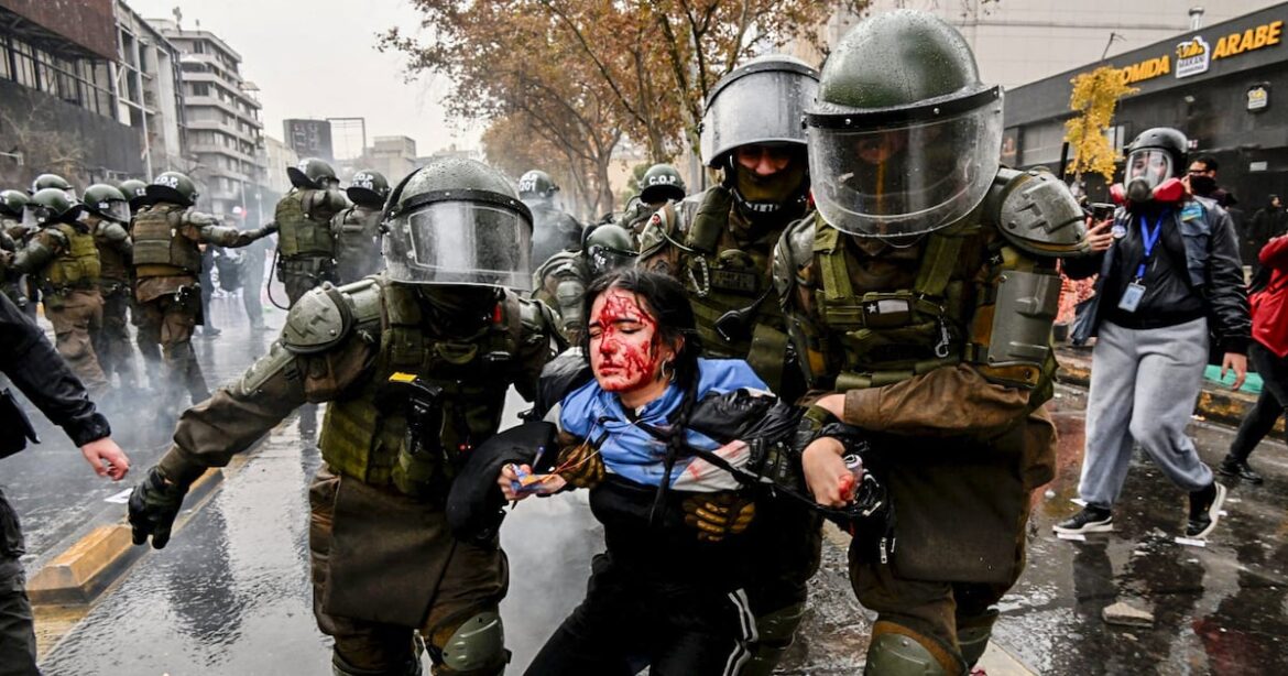 Multitudinaria rebelión estudiantil sacude Santiago: la primera embestida contra los planes de austeridad de Kast