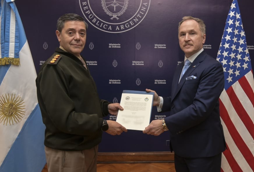 Consolidación del vínculo bélico: Argentina y Estados Unidos suscribieron dos convenios clave para fortalecer la cooperación militar