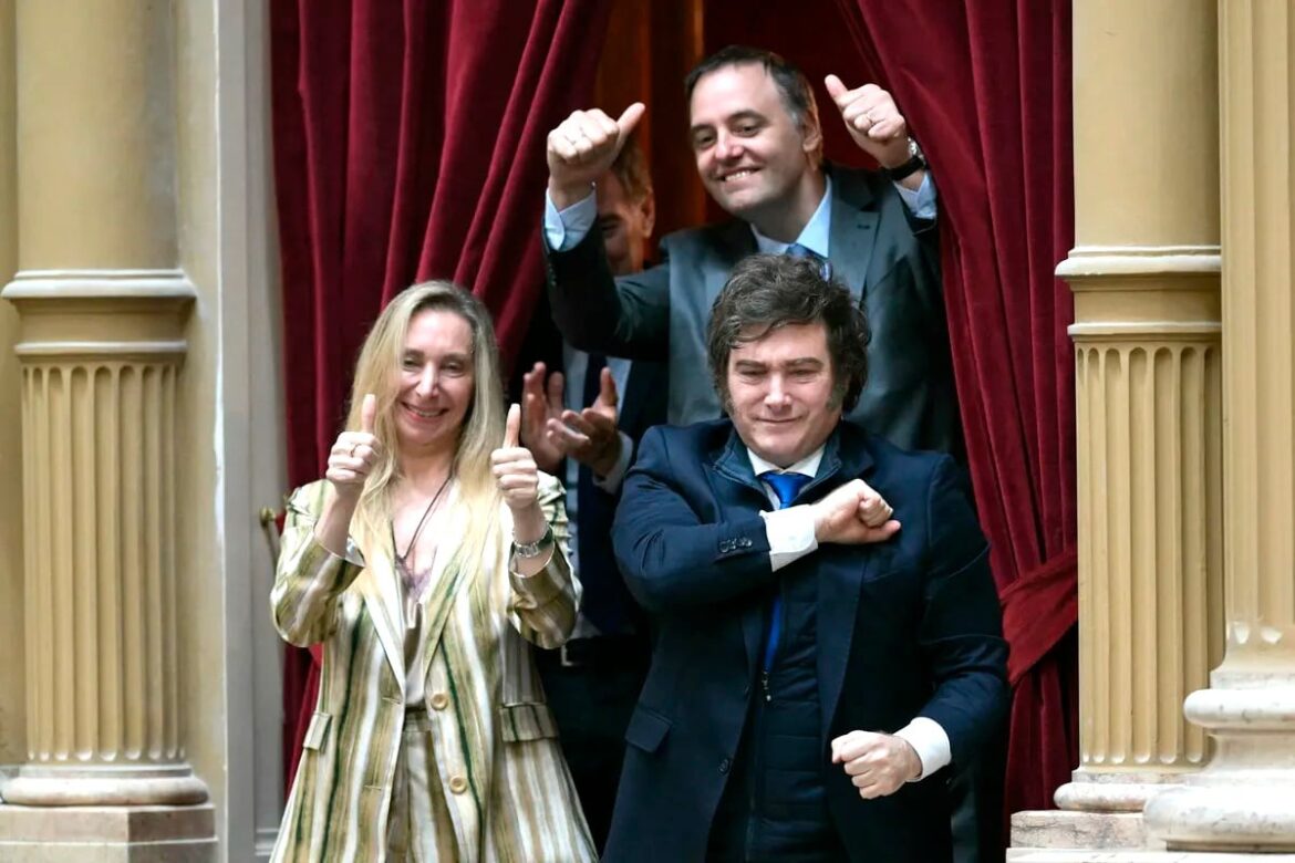 El ocaso de un portavoz: la salida de Adorni, entre la crisis institucional y la presión judicial que socavó la gestión libertaria