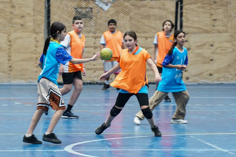 EL MINI HANDBALL VIVIÓ UNA GRAN JORNADA DE INTEGRACIÓN EN EL POLIDEPORTIVO MARÍA AUXILIADORA