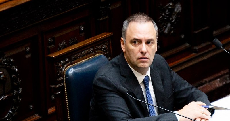 El oficialismo frena el debate para salvar a su jefe de Gabinete mientras se tensa la cuerda con los aliados