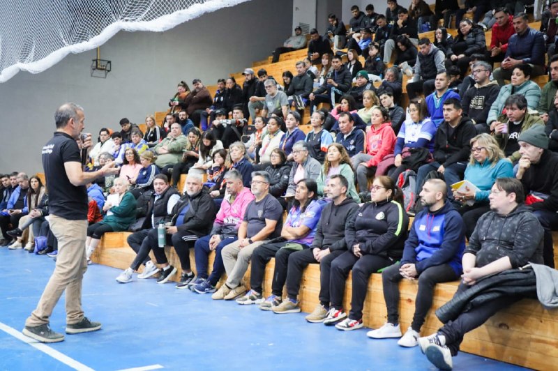 IMPORTANTE CAPACITACIÓN EN RCP Y USO DEL DEA PARA LA COMUNIDAD DEPORTIVA