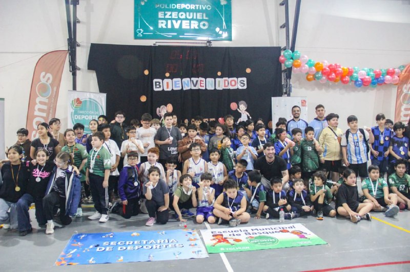 MÁS DE 80 NIÑOS Y NIÑAS PARTICIPARON DE UN ENCUENTRO PROVINCIAL DE BÁSQUET EN TOLHUIN