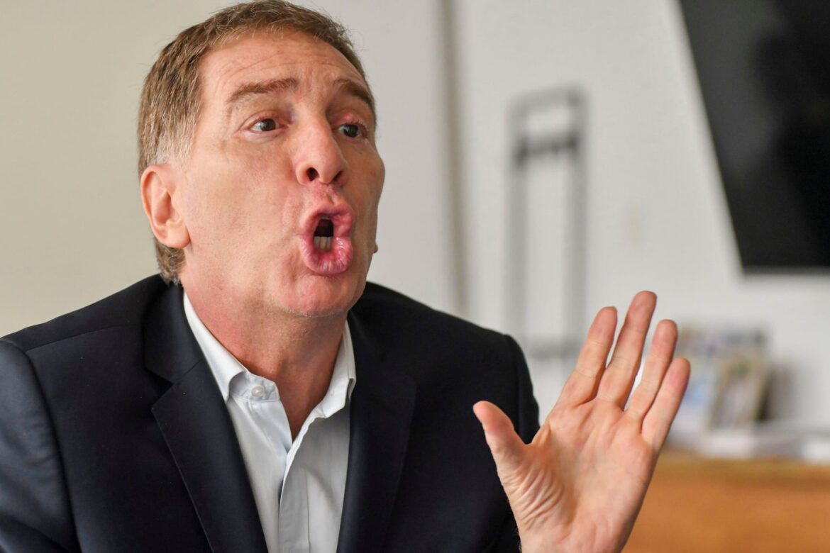 SANTILLI ASUME LA JEFATURA DE GABINETE: EL SALTO DEFINITIVO DEL “OPINÓLOGO INÚTIL” AL CORAZÓN DEL PODER LIBERTARIO