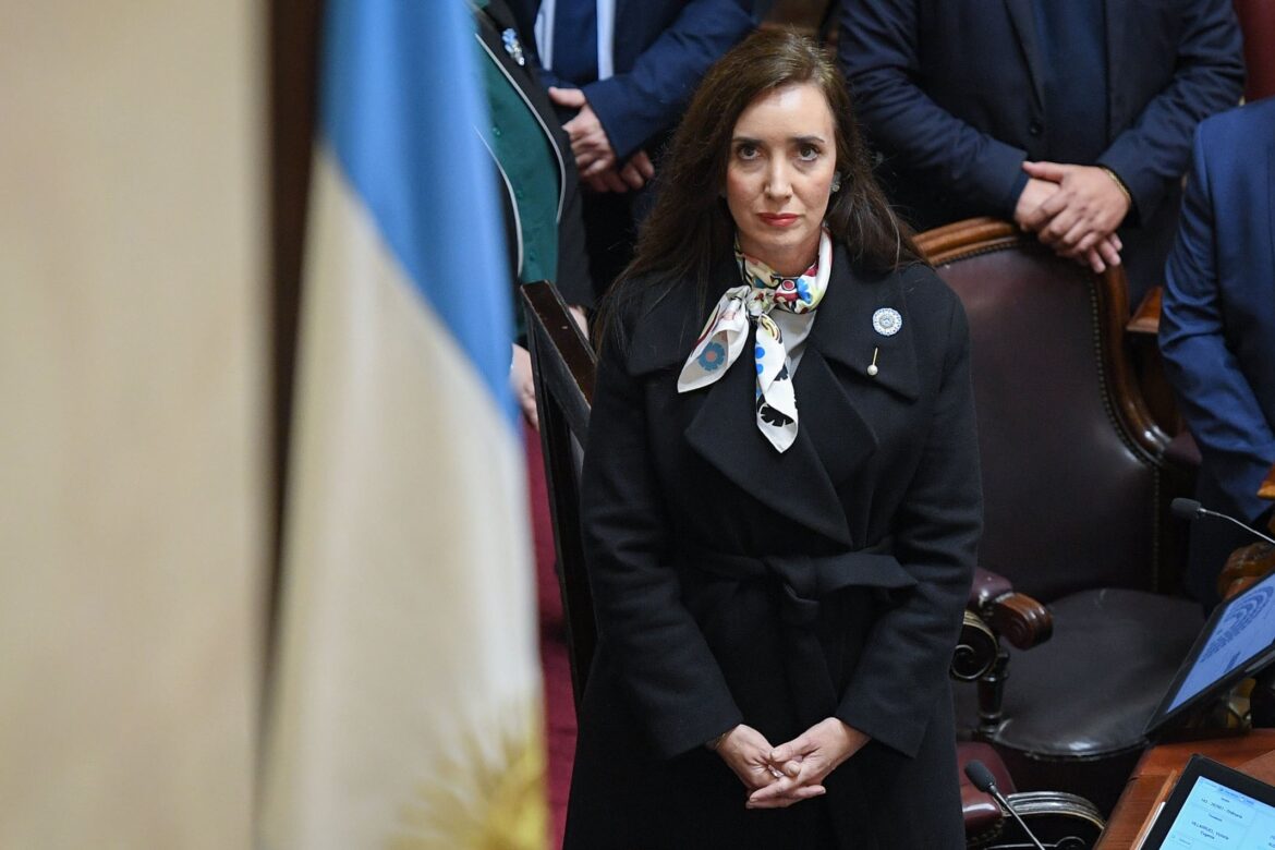 Milei apuntala a Adorni mientras Villarruel irrumpe sin invitación en la celebración patria