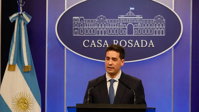 Advertencia del portavoz oficial sobre el horizonte cambiario: el dólar podría escalar hasta los 1.800 pesos en los próximos meses