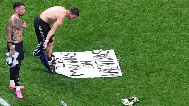 La polémica bandera argentina en el Mundial desata una tormenta diplomática y el Gobierno británico exige sanciones FIFA