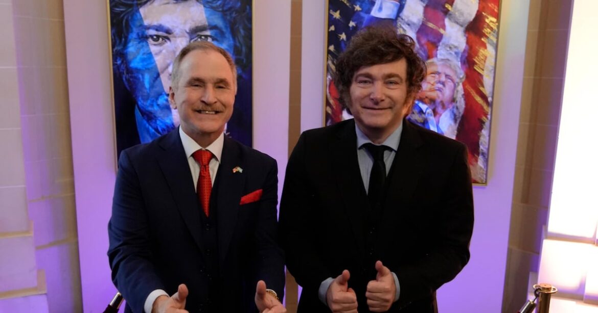 Milei priorizó la celebración en la Embajada de Estados Unidos y reavivó el debate sobre soberanía, integración regional y el rumbo político de la Argentina