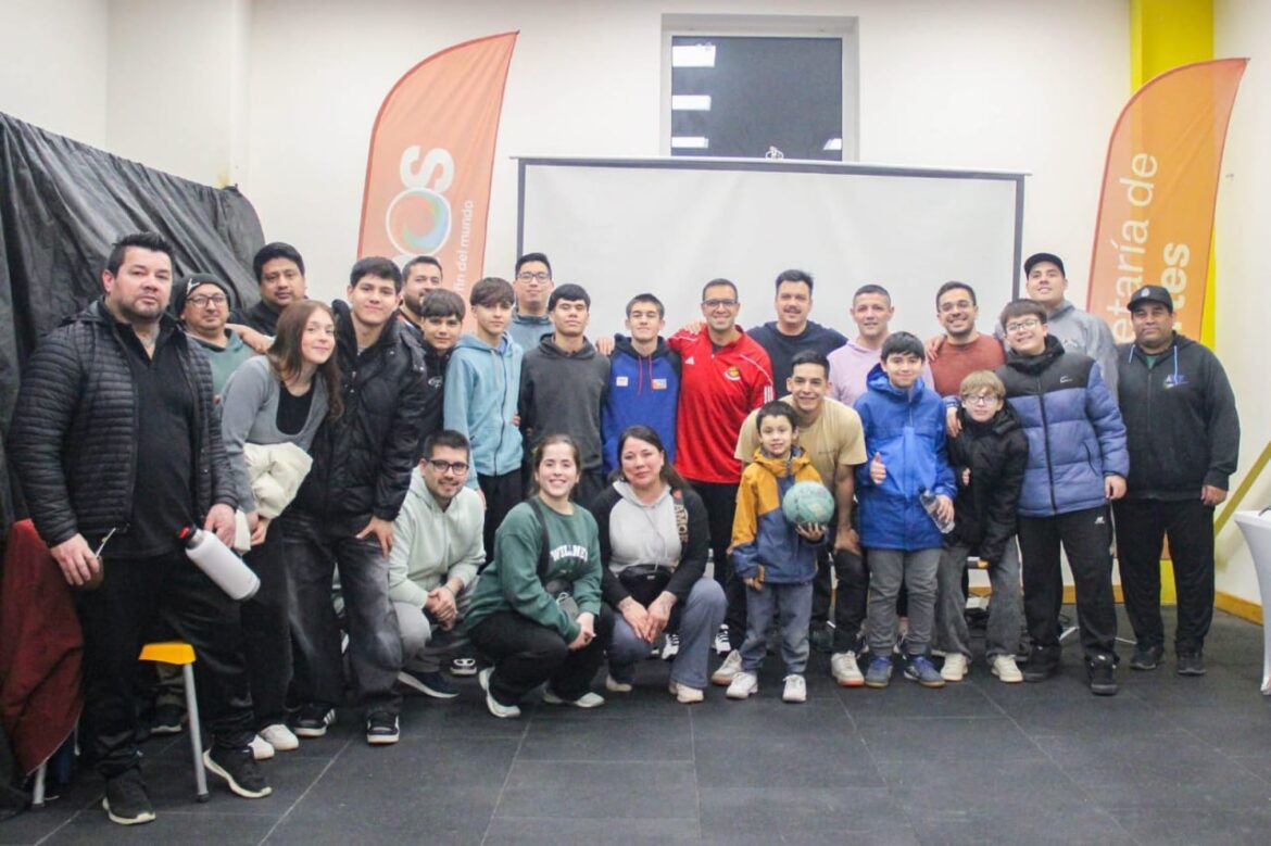 CAPACITACIÓN SOBRE PLANIFICACIÓN Y PREPARACIÓN FÍSICA EN FUTSAL REUNIÓ A UNA IMPORTANTE CANTIDAD DE PARTICIPANTES EN TOLHUIN