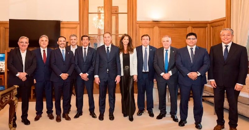 El espejismo electoral del oficialismo: ajuste, escándalos y la apuesta desesperada por fracturar a la oposición para asegurar la reelección