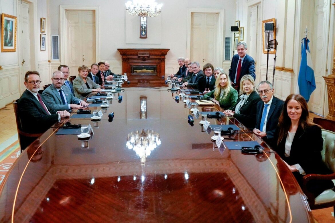 La titular del FMI se sienta en el gabinete argentino: una cumbre de sumisión y control geopolítico en la Casa Rosada