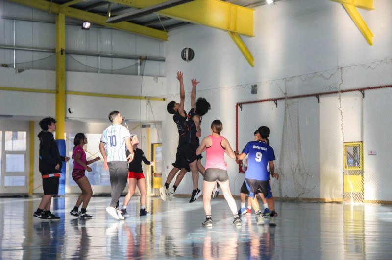 GOBIERNO LLEVÓ A CABO UNA JORNADA DE COMPETENCIAS EN LA CASA DEL DEPORTE DE TOLHUIN