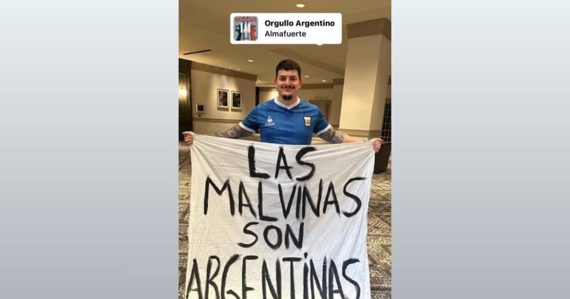 El emblema de la épica: el lienzo reivindicativo de Malvinas ya descansa en la fortaleza argentina previo a la final
