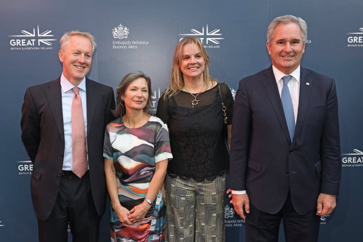 El Oficialismo Opta por el Silencio Diplomático Ante el Avance de un Navío de Guerra Británico en Aguas Argentinas