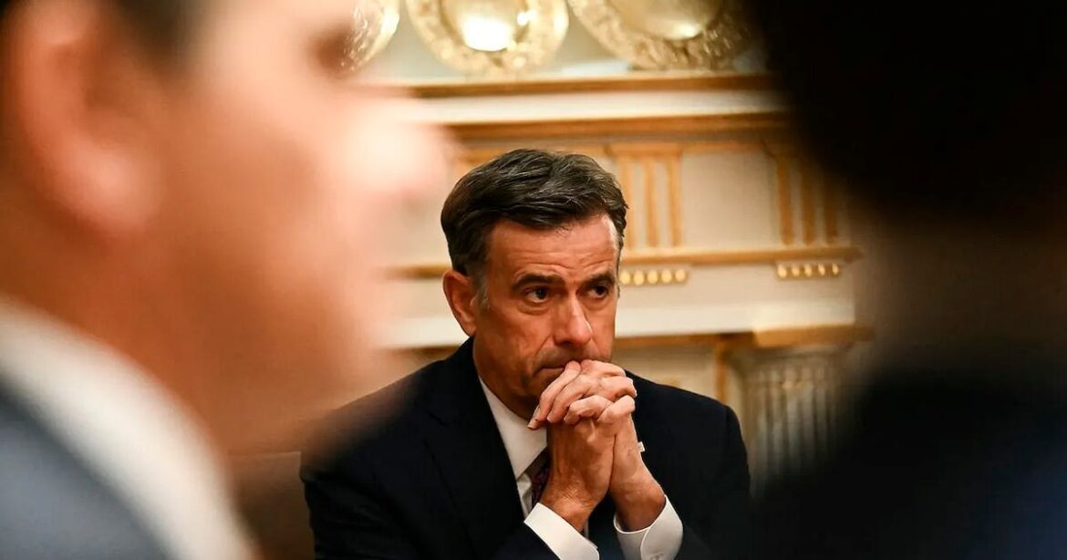 Ratcliffe equipara la IA de vanguardia con un «arsenal nuclear digital» en un giro histórico de la seguridad nacional de EE.UU.