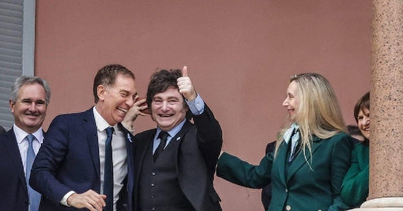 El respaldo a Milei se desploma a su punto más crítico mientras la crisis económica agrava el malestar social