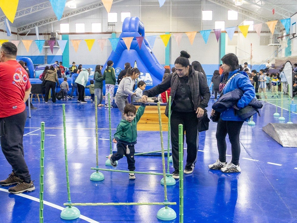 «INVIERNO ACTIVO»: CONTINÚAN LAS TARDES DE JUEGOS PARA DISFRUTAR EN FAMILIA
