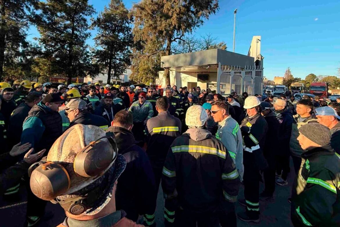 La siderurgia en llamas: el despido masivo de Tenaris enciende la mecha del conflicto gremial y destapa la grieta entre el Gobierno y el Círculo Rojo