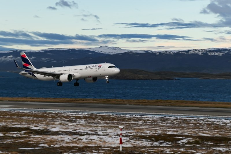 LATAM AIRLINES BRASIL CONCRETÓ SU PRIMER VUELO DIRECTO A USHUAIA