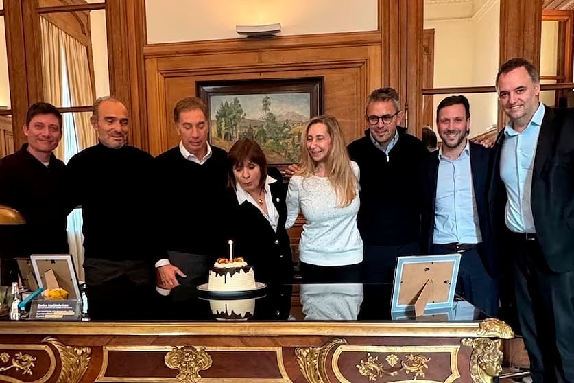 Sin la sombra de Adorni, el oficialismo ensaya un nuevo ritual en la Rosada con la mira puesta en las fracturas históricas