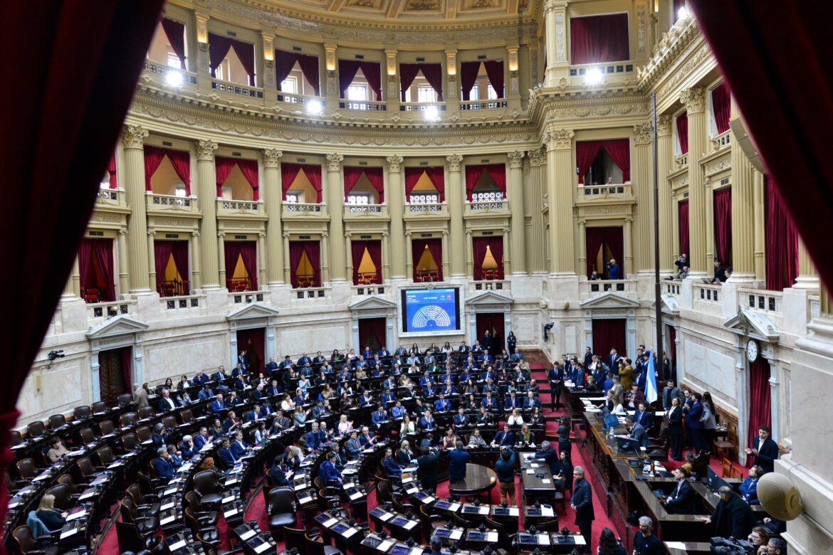 El oficialismo impulsa una controvertida reforma electoral que abre la puerta a las colectoras y sacude el tablero político