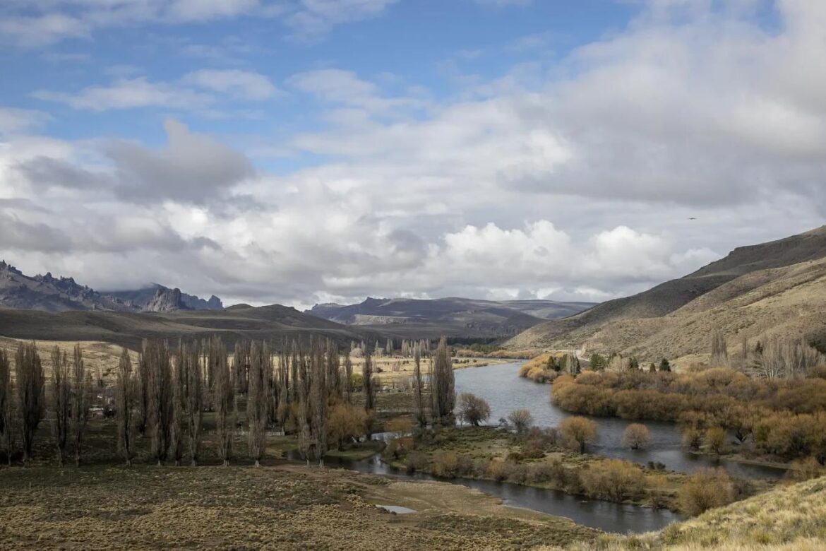 Patagonia en disputa: denuncian el avance de capitales extranjeros sobre tierras estratégicas de Río Negro mientras crece la polémica por la nueva Ley de Tierras