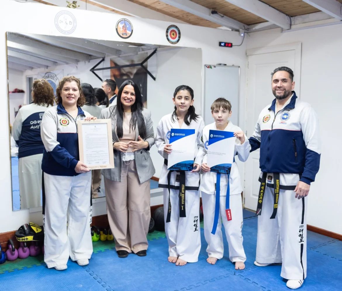 La concejal Arce declaró de Interés a taekwondistas riograndenses tras su participación en Paraguay